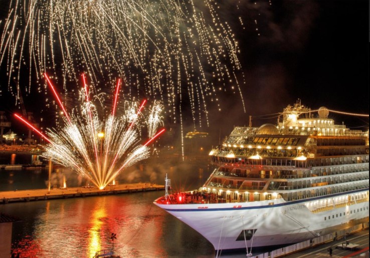 Viking Orion Cruise Ship Calls At St. Thomas1